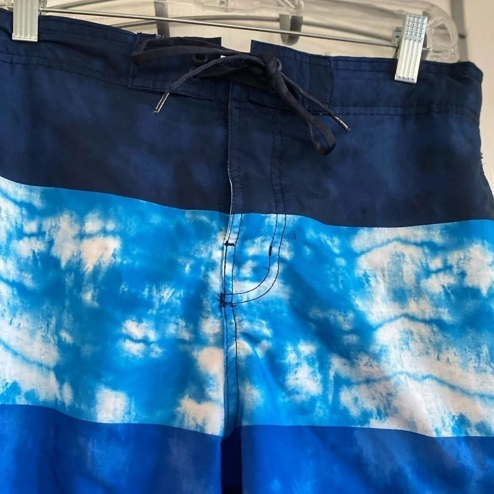 Men’s Blue and white speedo swim trunks Medium‎